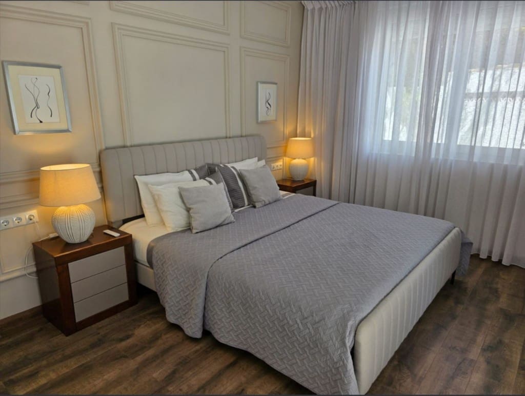 4 bedroom Villa for sale in Marbesa with pool garage - € 1,290,000 (Ref: 9550565)