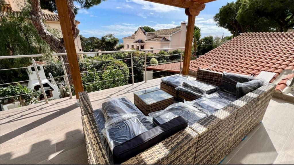 4 bedroom Villa for sale in Marbesa with pool garage - € 1,290,000 (Ref: 9550565)