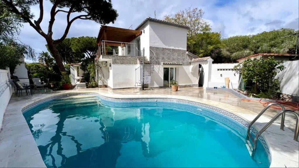 4 bedroom Villa for sale in Marbesa with pool garage - € 1,290,000 (Ref: 9550565)