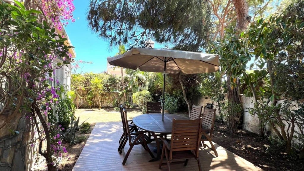 4 bedroom Villa for sale in Marbesa with pool garage - € 1,290,000 (Ref: 9550565)