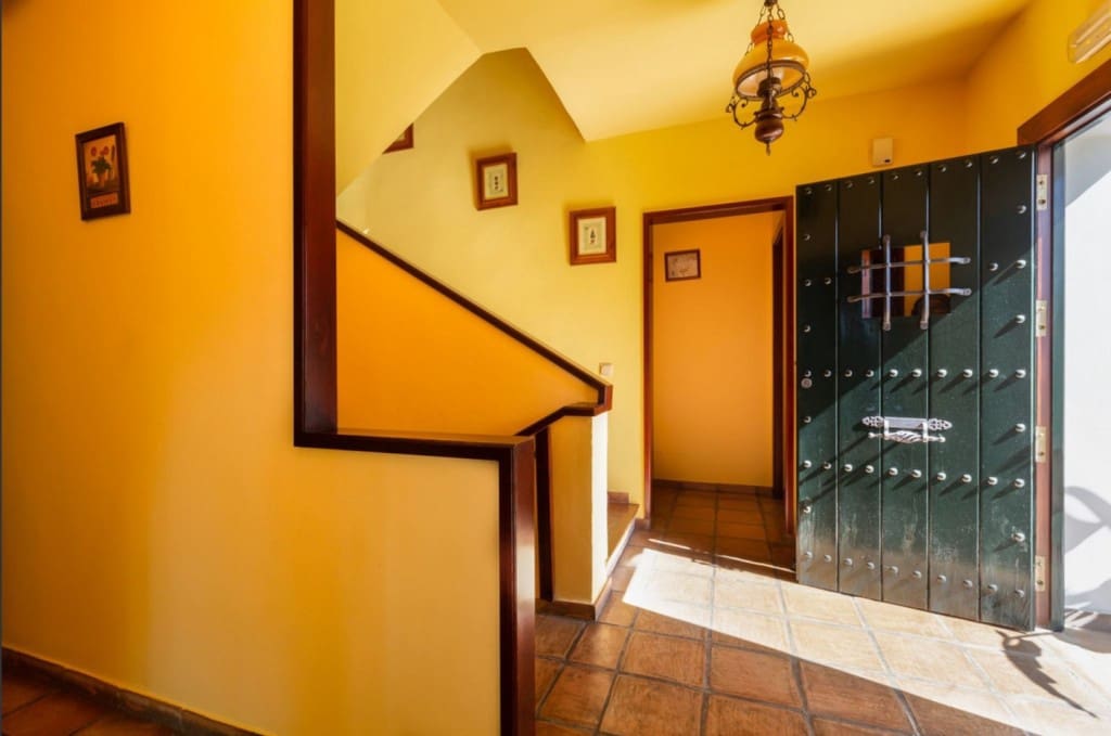 4 bedroom Villa for sale in Elviria with pool garage - € 1,198,000 (Ref: 9550566)