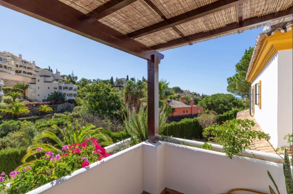 4 bedroom Villa for sale in Elviria with pool garage - € 1,198,000 (Ref: 9550566)