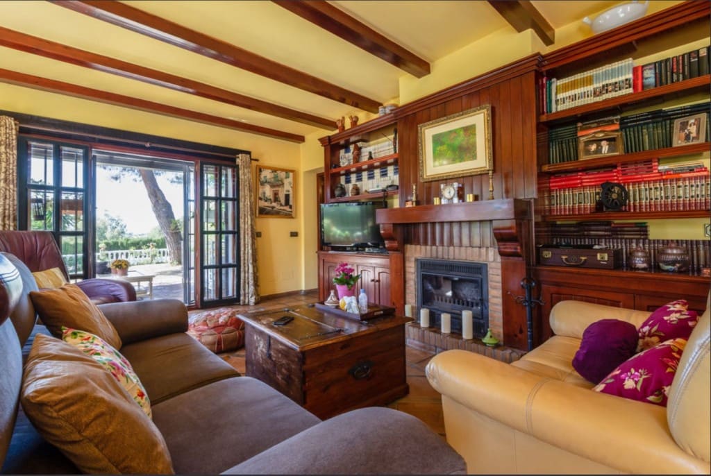 4 bedroom Villa for sale in Elviria with pool garage - € 1,198,000 (Ref: 9550566)