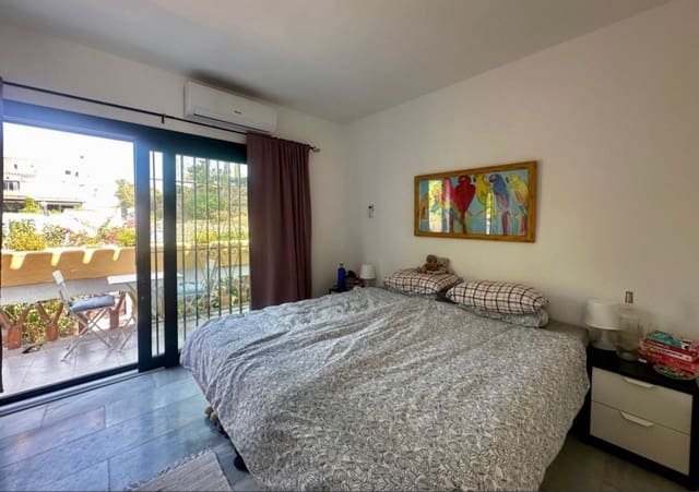 4 soveværelse Semi-Rækkehus til salg i Calahonda, Mijas med swimmingpool - € 749.000 (Ref: 9560860)