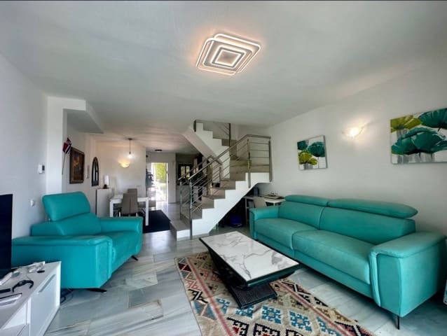 4 soveværelse Semi-Rækkehus til salg i Calahonda, Mijas med swimmingpool - € 749.000 (Ref: 9560860)