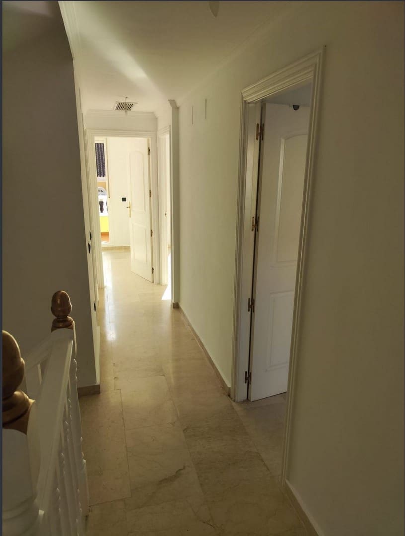 4 camera da letto Villetta Bifamiliare in vendita in Calahonda con piscina - 489.000 € (Rif: 9560861)