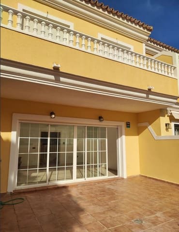 4 soveværelse Semi-Rækkehus til salg i Calahonda, Mijas med swimmingpool - € 489.000 (Ref: 9560861)