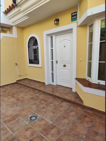 4 soveværelse Semi-Rækkehus til salg i Calahonda, Mijas med swimmingpool - € 489.000 (Ref: 9560861)