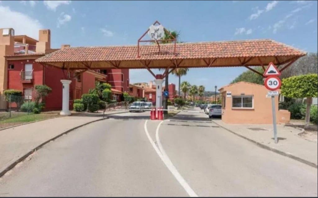 2 sypialnia Penthouse na sprzedaż w La Reserva z basenem garażem - 318 000 € (Ref: 9573832)