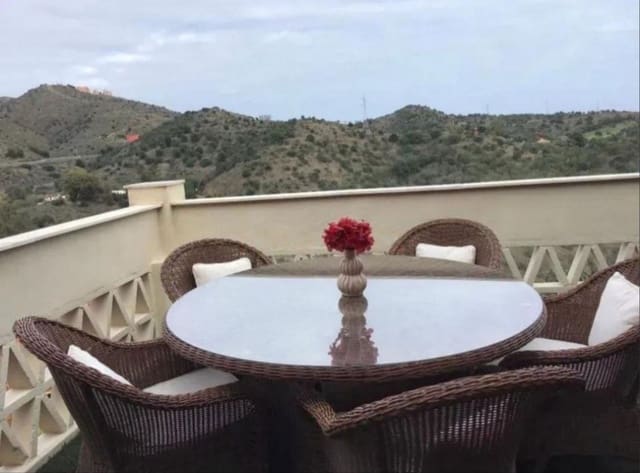 2 soveværelse Penthouse til salg i La Reserva, Marbella med swimmingpool garage - € 318.000 (Ref: 9573832)