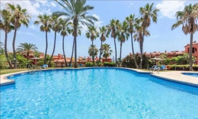 2 soveværelse Penthouse til salg i La Reserva, Marbella med swimmingpool garage - € 318.000 (Ref: 9573832)