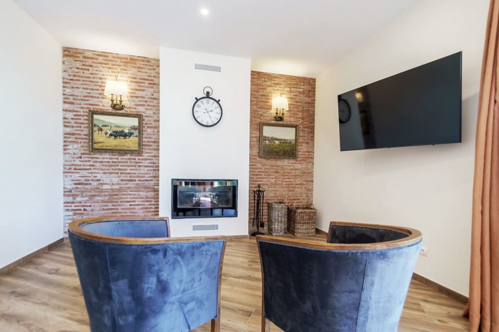 6 slaapkamer Villa te koop in El Rosario met zwembad garage - € 2.580.000 (Ref: 9585321)