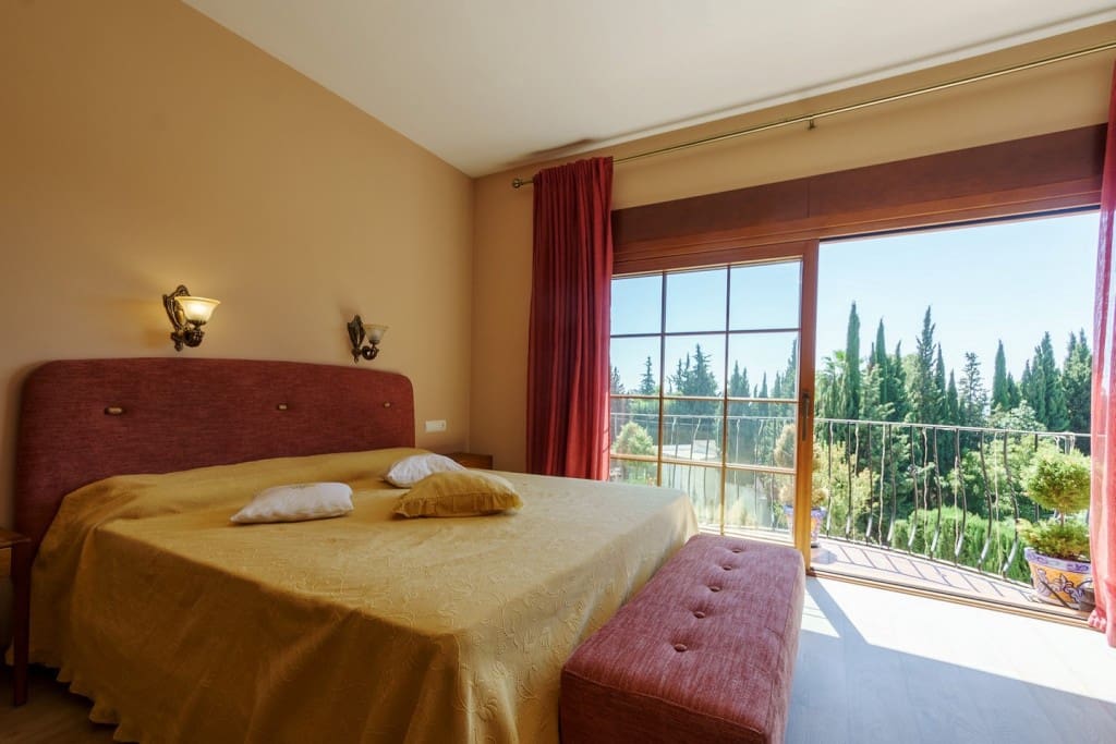 6 slaapkamer Villa te koop in El Rosario met zwembad garage - € 2.580.000 (Ref: 9585321)