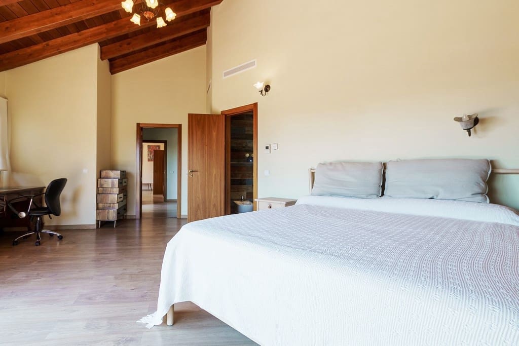 6 slaapkamer Villa te koop in El Rosario met zwembad garage - € 2.580.000 (Ref: 9585321)