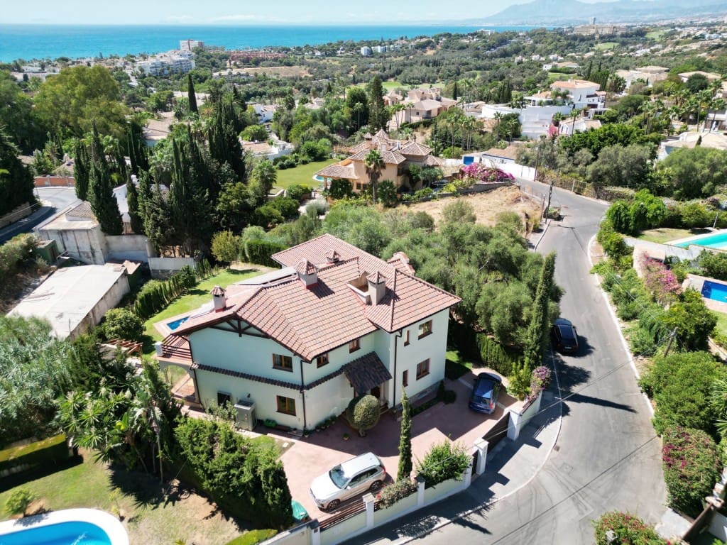 6 slaapkamer Villa te koop in El Rosario met zwembad garage - € 2.580.000 (Ref: 9585321)