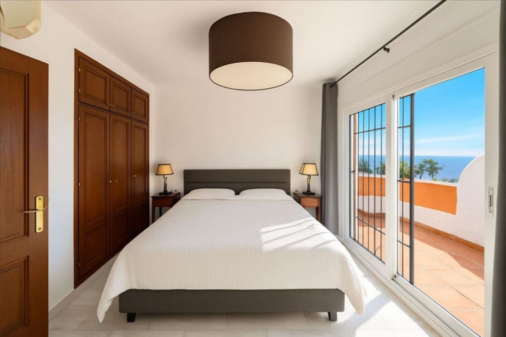 3 bedroom Townhouse for sale in Rio Real with pool garage - € 889,000 (Ref: 9590648)