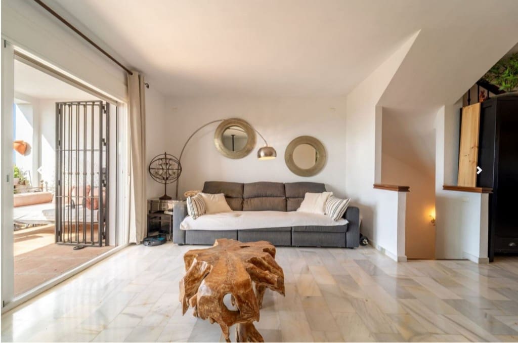 3 bedroom Townhouse for sale in Rio Real with pool garage - € 879,000 (Ref: 9590648)