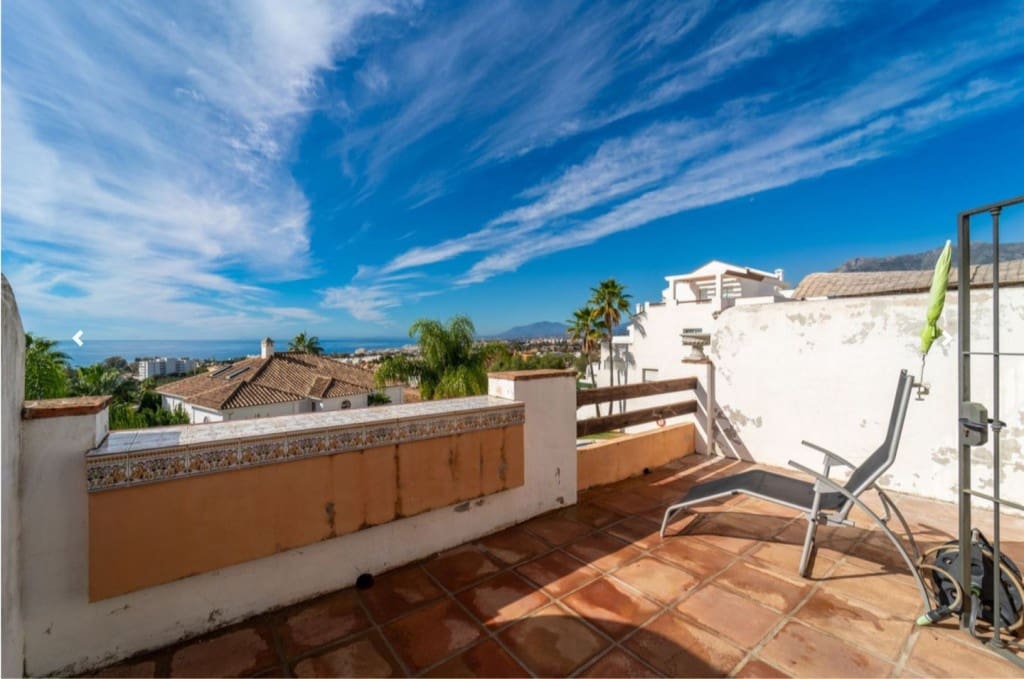 3 bedroom Townhouse for sale in Rio Real with pool garage - € 879,000 (Ref: 9590648)