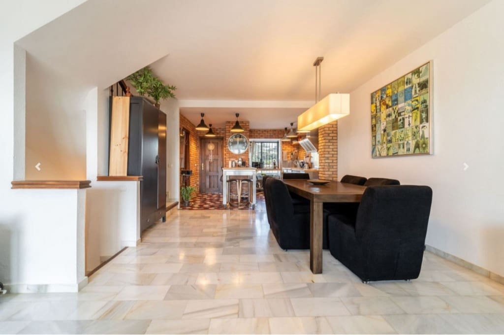 3 bedroom Townhouse for sale in Rio Real with pool garage - € 879,000 (Ref: 9590648)