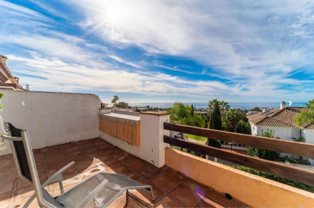 3 bedroom Townhouse for sale in Rio Real with pool garage - € 879,000 (Ref: 9590648)