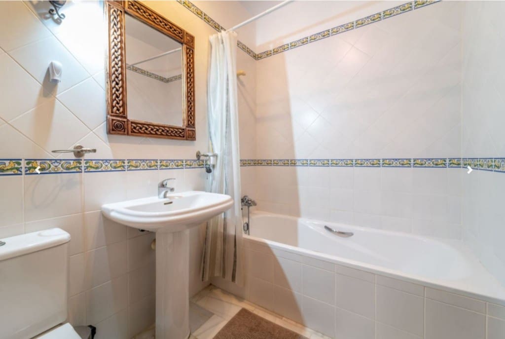 3 bedroom Townhouse for sale in Rio Real with pool garage - € 879,000 (Ref: 9590648)