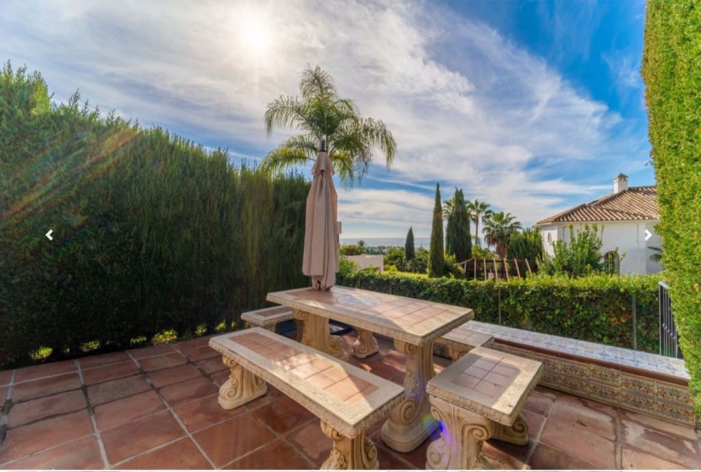 3 bedroom Townhouse for sale in Rio Real with pool garage - € 879,000 (Ref: 9590648)