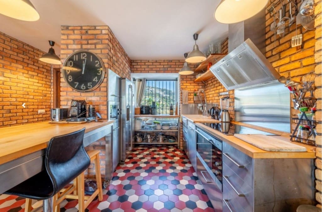 3 bedroom Townhouse for sale in Rio Real with pool garage - € 879,000 (Ref: 9590648)