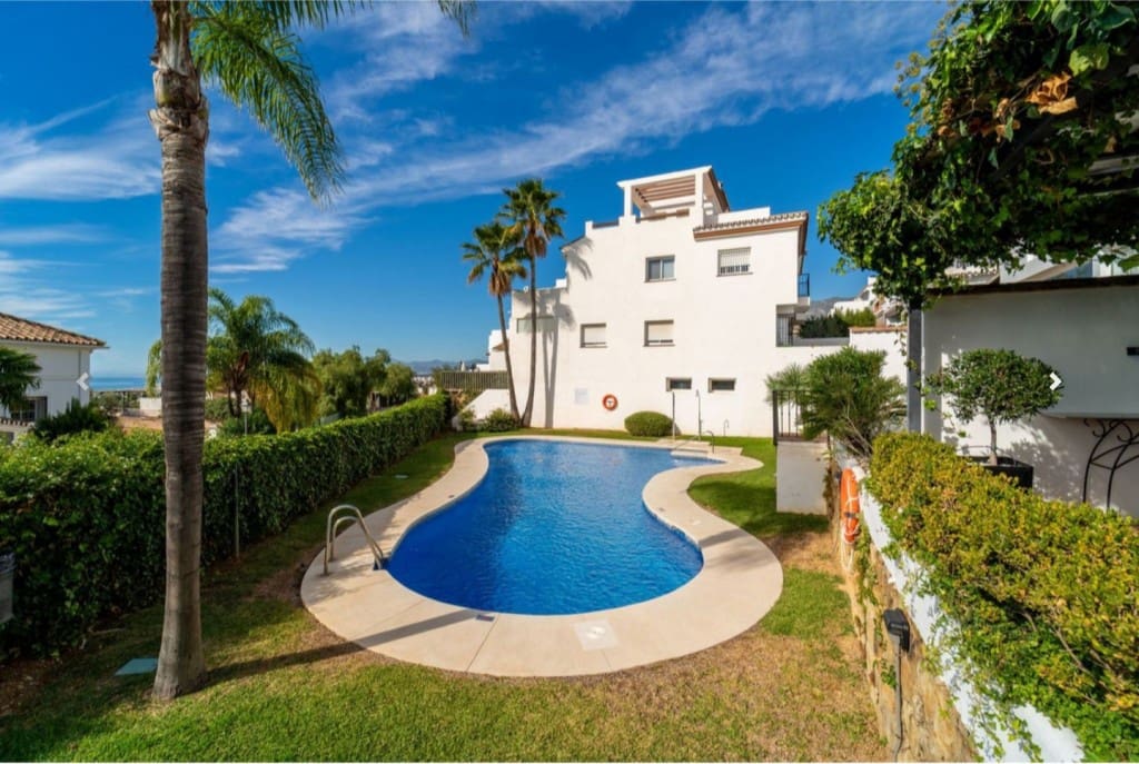 3 bedroom Townhouse for sale in Rio Real with pool garage - € 879,000 (Ref: 9590648)