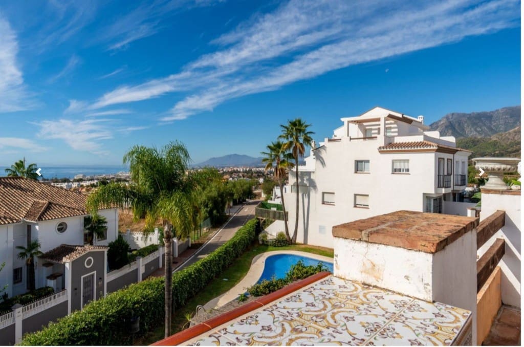 3 bedroom Townhouse for sale in Rio Real with pool garage - € 879,000 (Ref: 9590648)