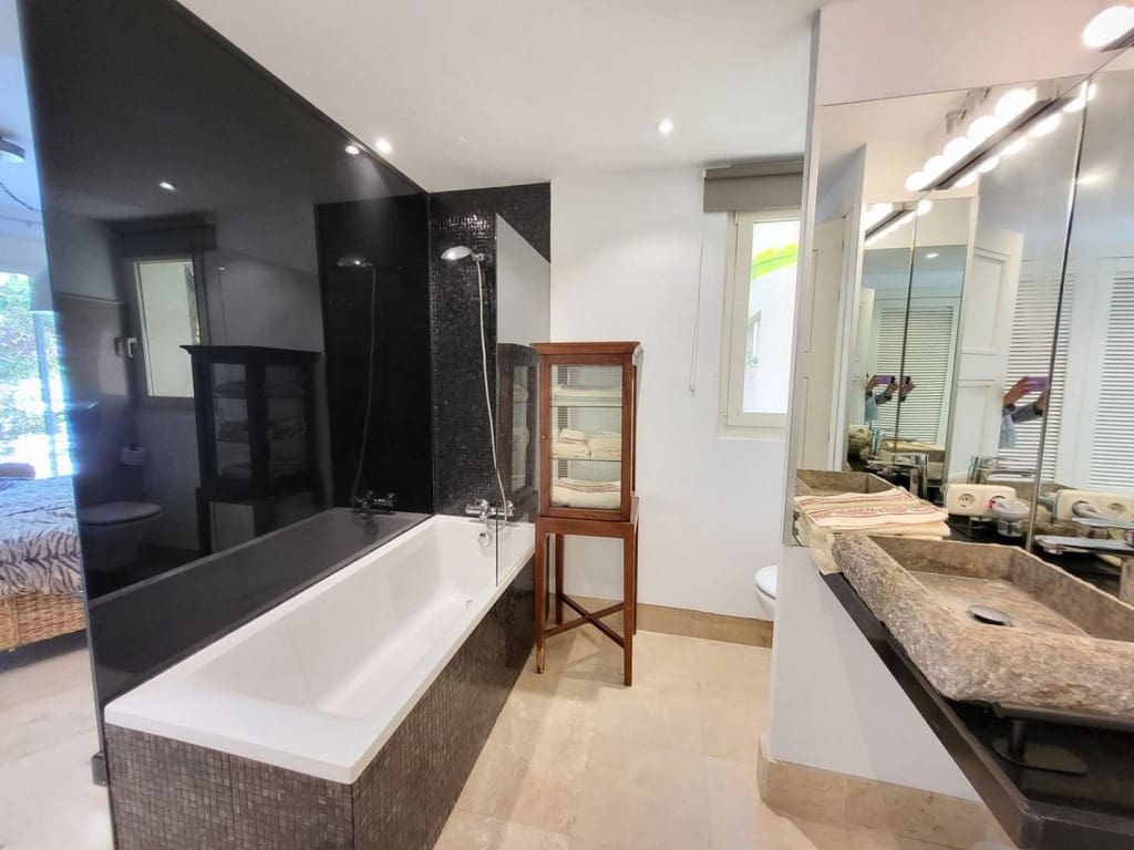 3 bedroom Apartment for sale in Rio Real with pool garage - € 750,000 (Ref: 9598622)