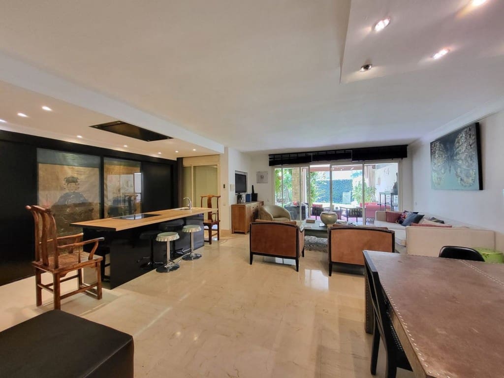 3 bedroom Apartment for sale in Rio Real with pool garage - € 750,000 (Ref: 9598622)