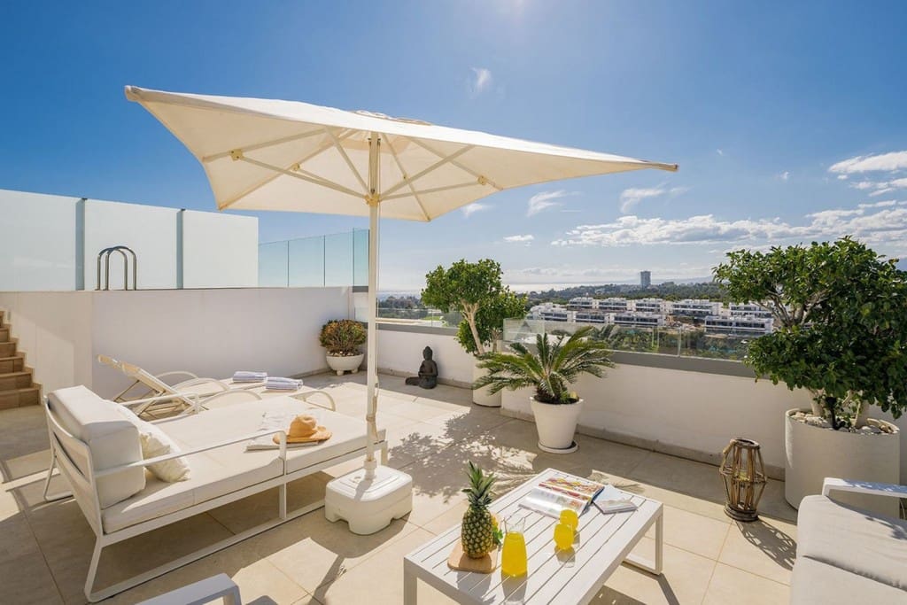 4 sypialnia Penthouse na sprzedaż w Marbella z basenem garażem - 2 600 000 € (Ref: 9607147)