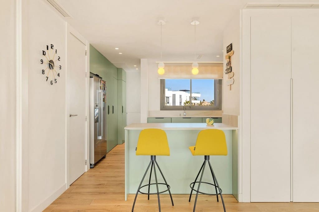 4 sypialnia Penthouse na sprzedaż w Marbella z basenem garażem - 2 600 000 € (Ref: 9607147)