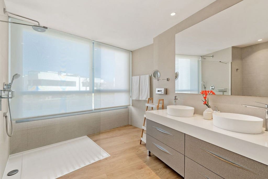 4 sypialnia Penthouse na sprzedaż w Marbella z basenem garażem - 2 600 000 € (Ref: 9607147)