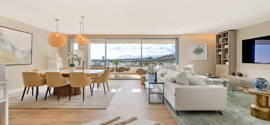 4 sypialnia Penthouse na sprzedaż w Marbella z basenem garażem - 2 600 000 € (Ref: 9607147)