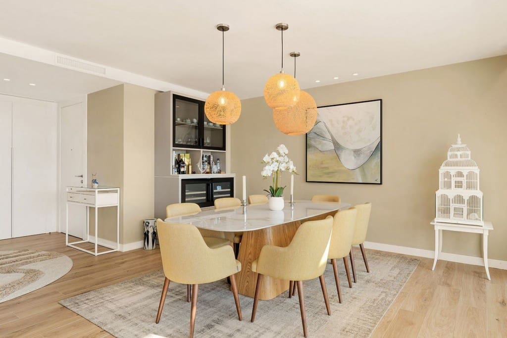 4 sypialnia Penthouse na sprzedaż w Marbella z basenem garażem - 2 600 000 € (Ref: 9607147)