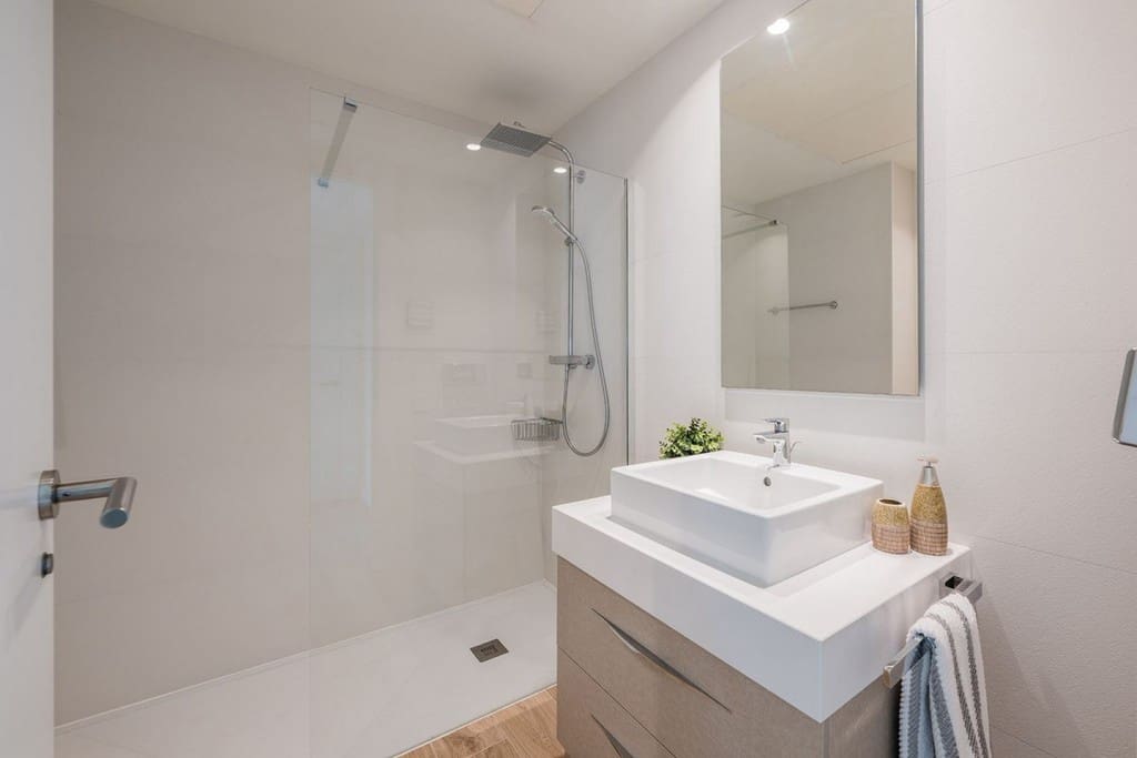 4 sypialnia Penthouse na sprzedaż w Marbella z basenem garażem - 2 600 000 € (Ref: 9607147)