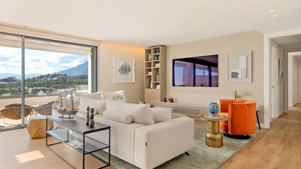 4 sypialnia Penthouse na sprzedaż w Marbella z basenem garażem - 2 600 000 € (Ref: 9607147)