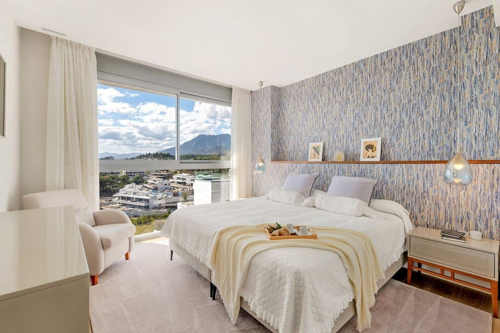 4 sypialnia Penthouse na sprzedaż w Marbella z basenem garażem - 2 600 000 € (Ref: 9607147)