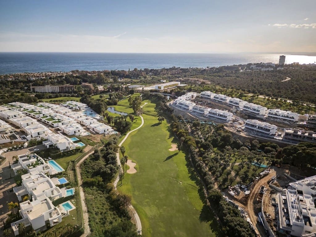 4 sypialnia Penthouse na sprzedaż w Marbella z basenem garażem - 2 600 000 € (Ref: 9607147)