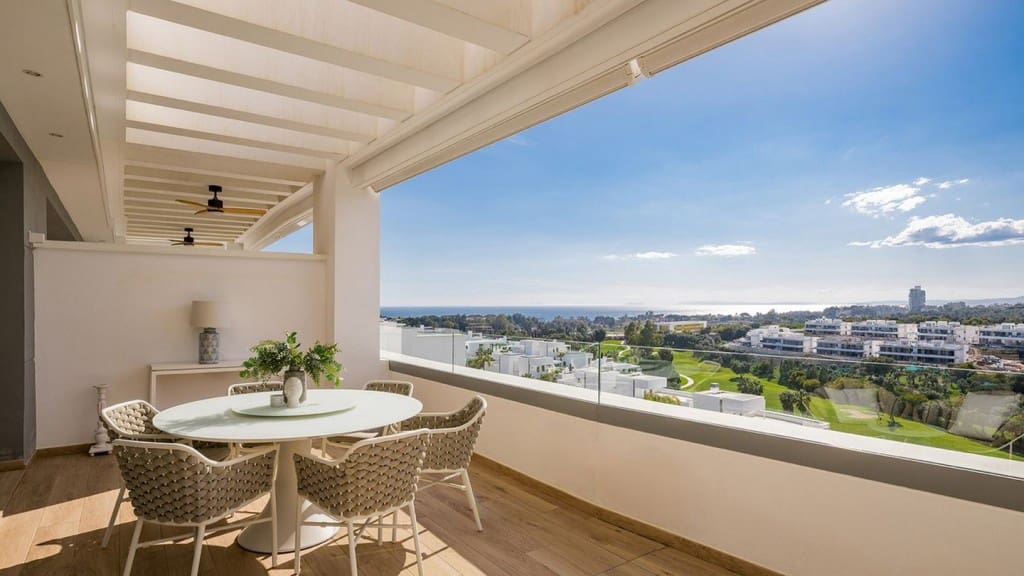 4 sypialnia Penthouse na sprzedaż w Marbella z basenem garażem - 2 600 000 € (Ref: 9607147)