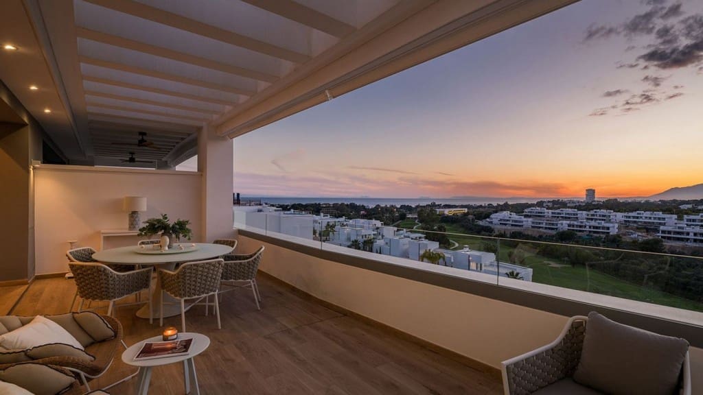 4 sypialnia Penthouse na sprzedaż w Marbella z basenem garażem - 2 600 000 € (Ref: 9607147)