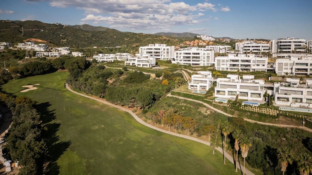 4 sypialnia Penthouse na sprzedaż w Marbella z basenem garażem - 2 600 000 € (Ref: 9607147)