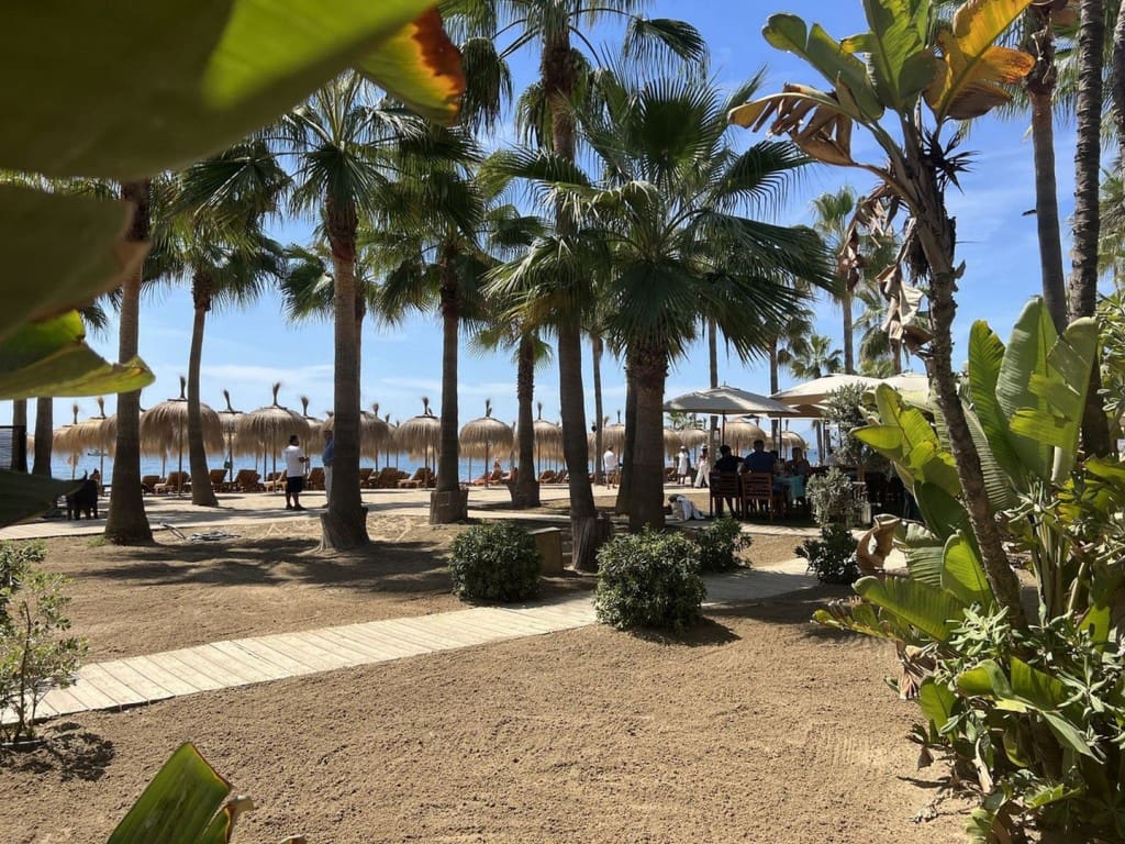 4 sypialnia Penthouse na sprzedaż w Marbella z basenem garażem - 2 600 000 € (Ref: 9607147)