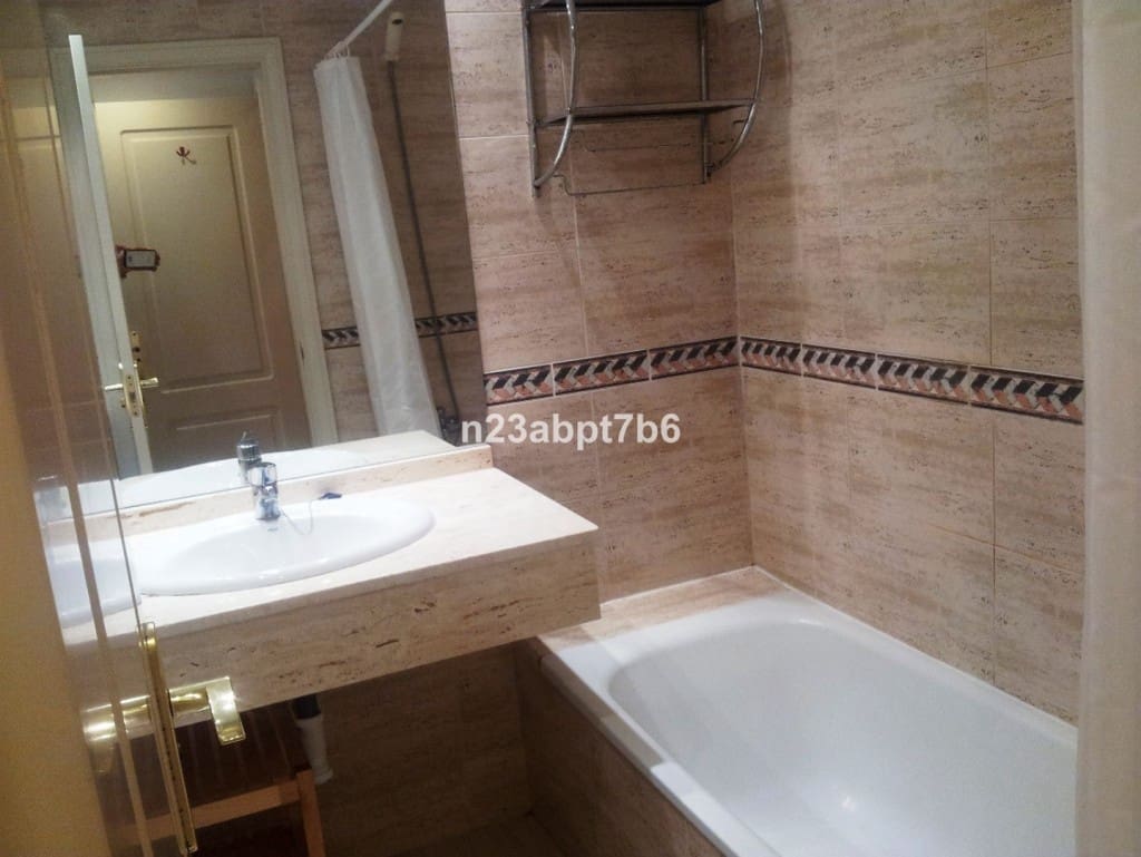 2 sypialnia Apartament na sprzedaż w Nueva Andalucia z basenem - 390 000 € (Ref: 9618882)