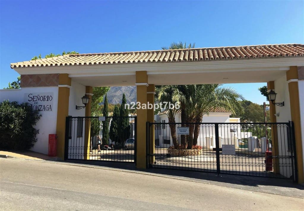 2 sypialnia Apartament na sprzedaż w Nueva Andalucia z basenem - 390 000 € (Ref: 9618882)