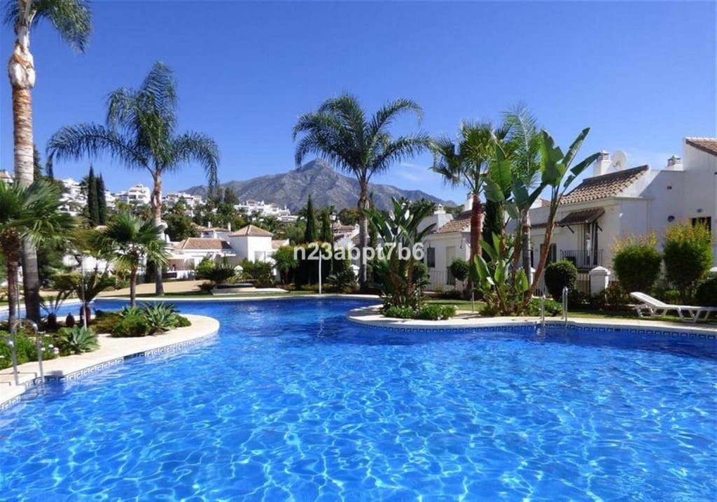 2 sypialnia Apartament na sprzedaż w Nueva Andalucia z basenem - 390 000 € (Ref: 9618882)