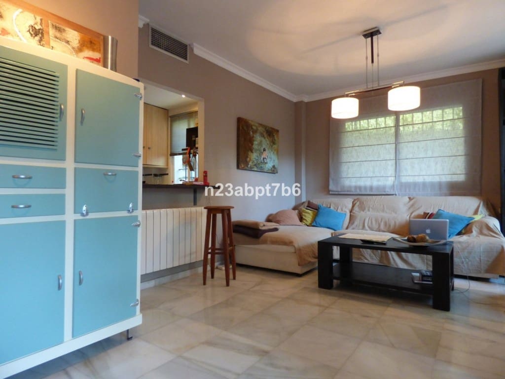 2 sypialnia Apartament na sprzedaż w Nueva Andalucia z basenem - 390 000 € (Ref: 9618882)