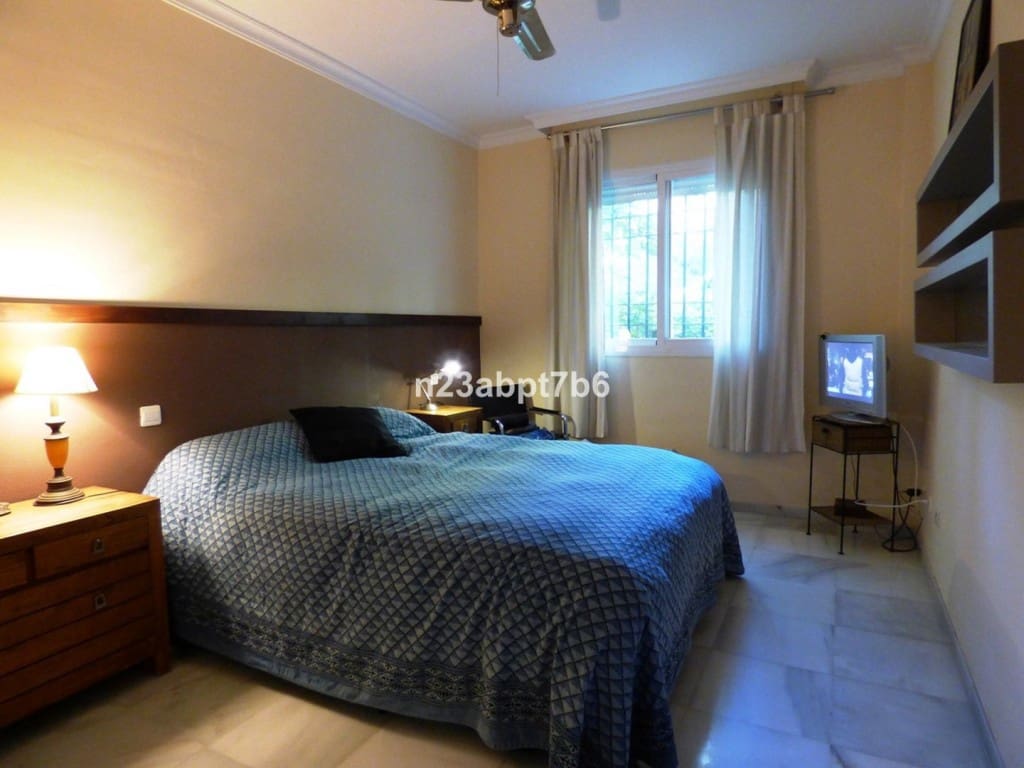 2 sypialnia Apartament na sprzedaż w Nueva Andalucia z basenem - 390 000 € (Ref: 9618882)