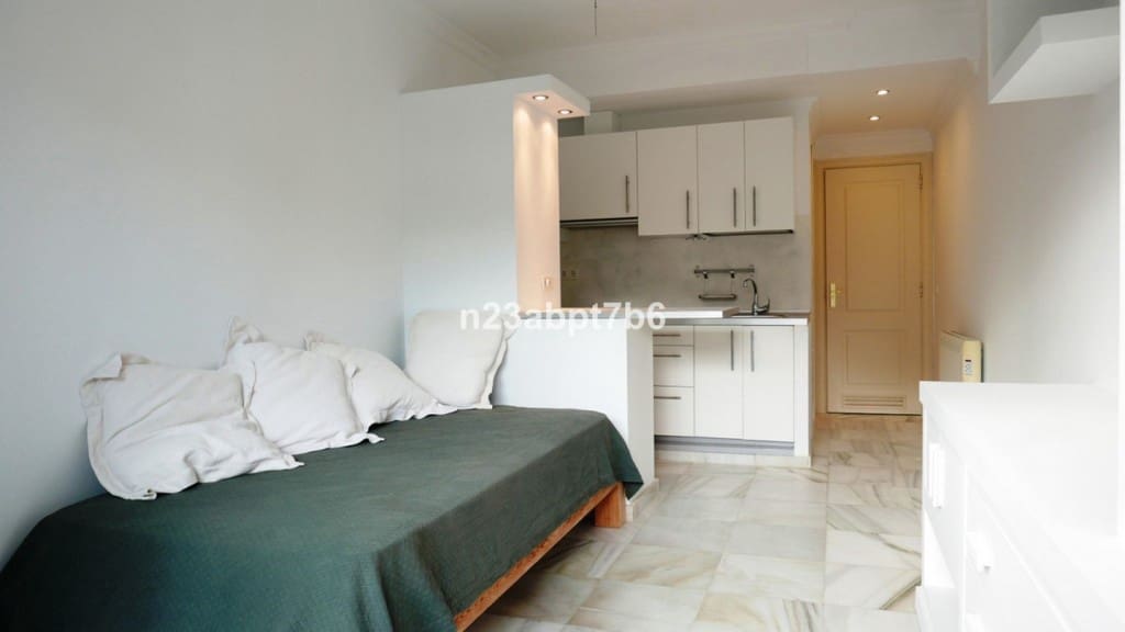 2 sypialnia Apartament na sprzedaż w Nueva Andalucia z basenem - 390 000 € (Ref: 9618882)